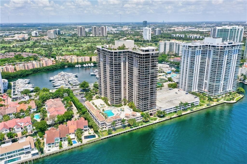 19667 Turnberry Way 20GR, Miami, FL 33180 — photo 34 of 48