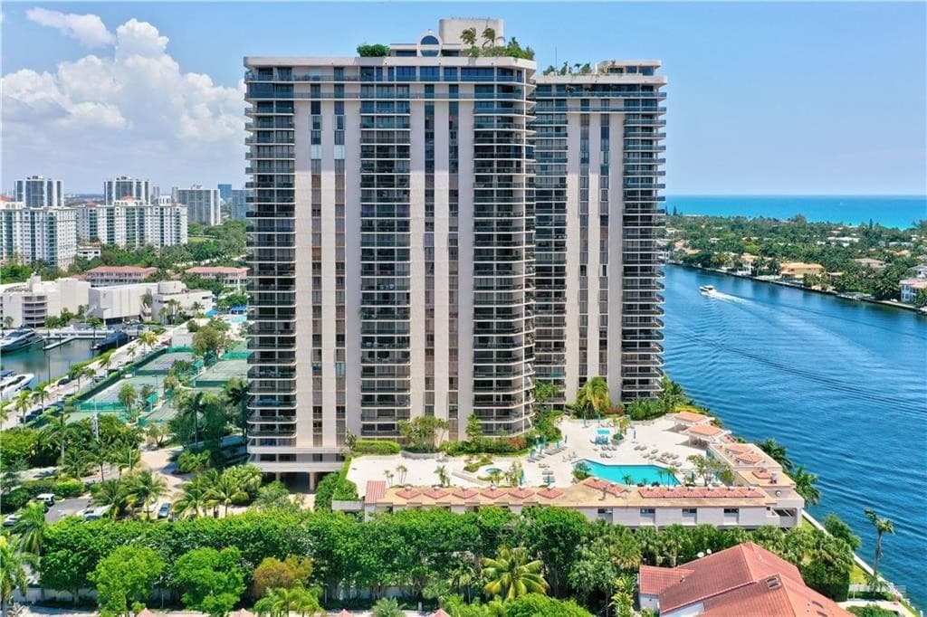 19667 Turnberry Way 20GR, Miami, FL 33180 — photo 37 of 48