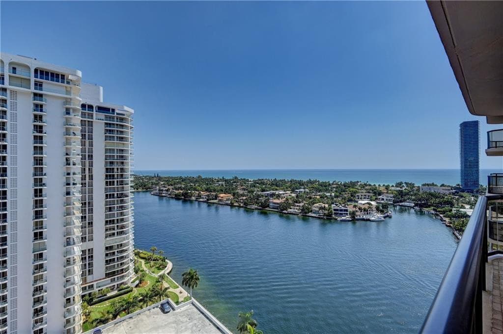 19667 Turnberry Way 20GR, Miami, FL 33180 — photo 43 of 48