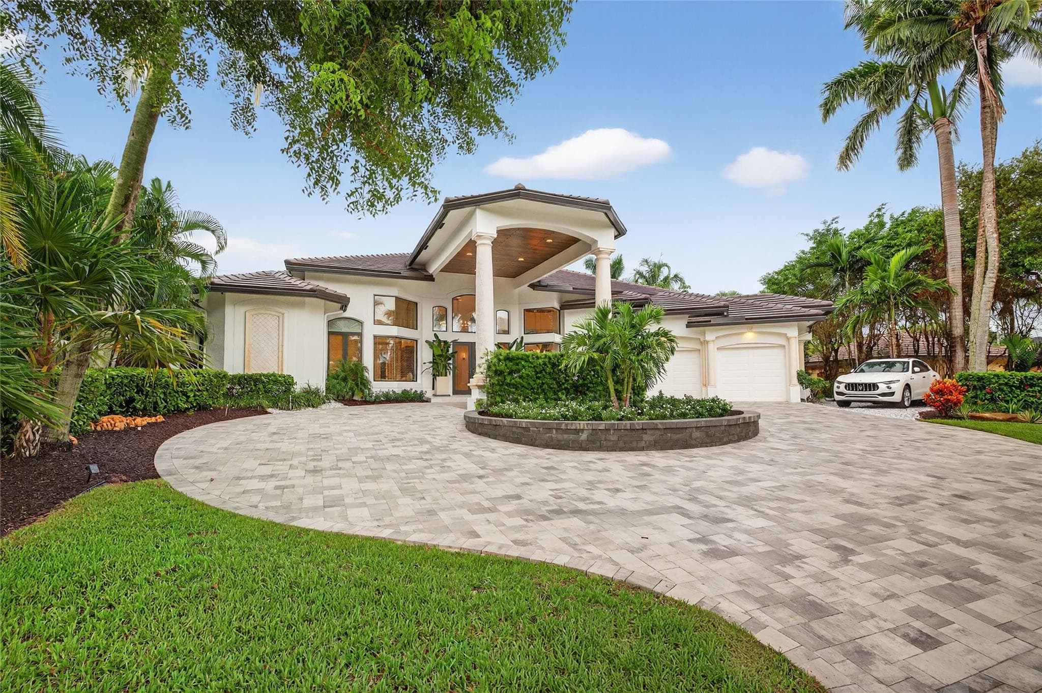 1518 E Lake Drive, Fort Lauderdale, FL 33316 — photo 1 of 83