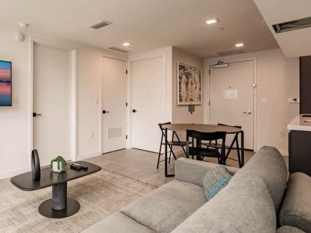 227 NE 2 Nd 2801, Miami, FL 33132 — photo 3 of 21