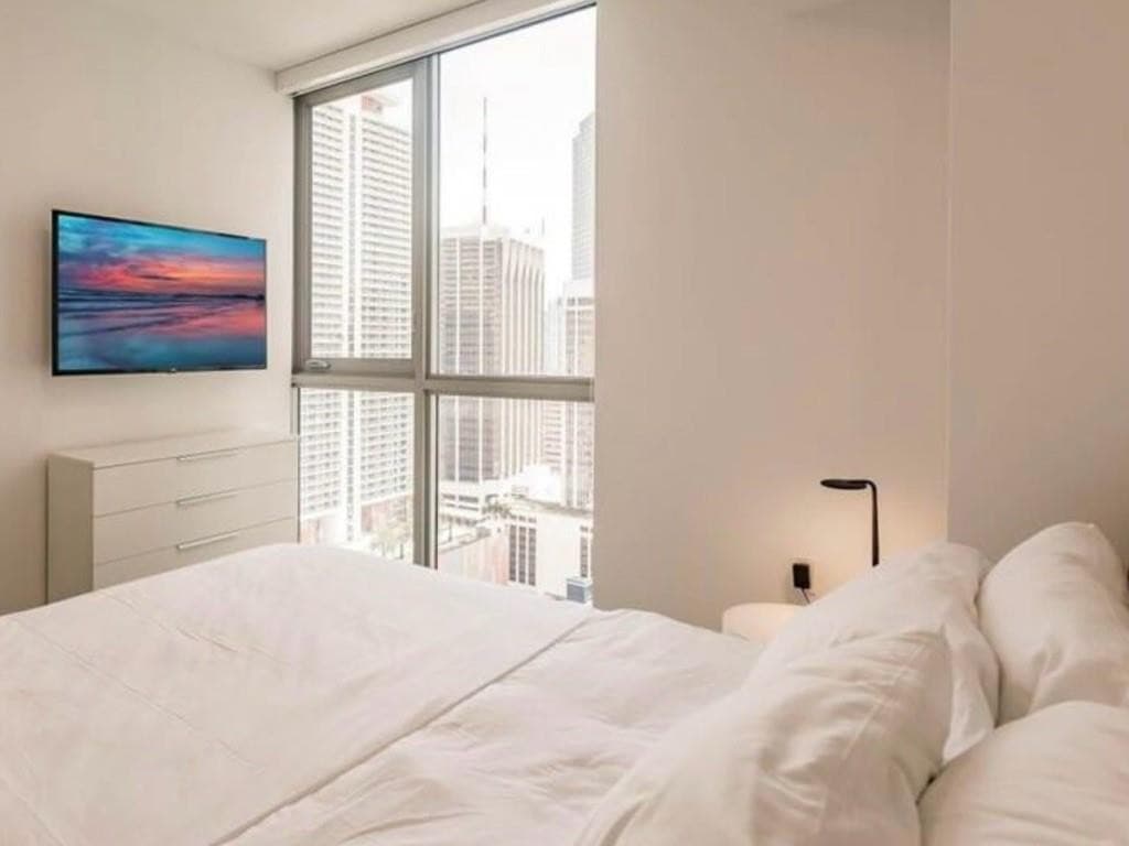 227 NE 2 Nd 2801, Miami, FL 33132 — photo 10 of 21