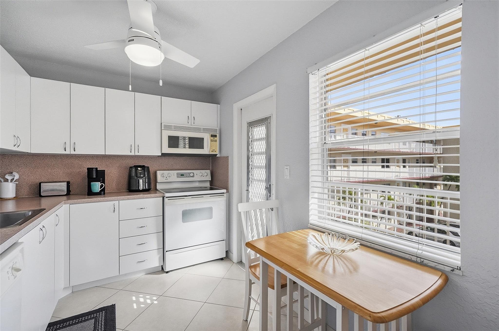 3990 NW 42nd Avenue 305, Lauderdale Lakes, FL 33319 — photo 3 of 29