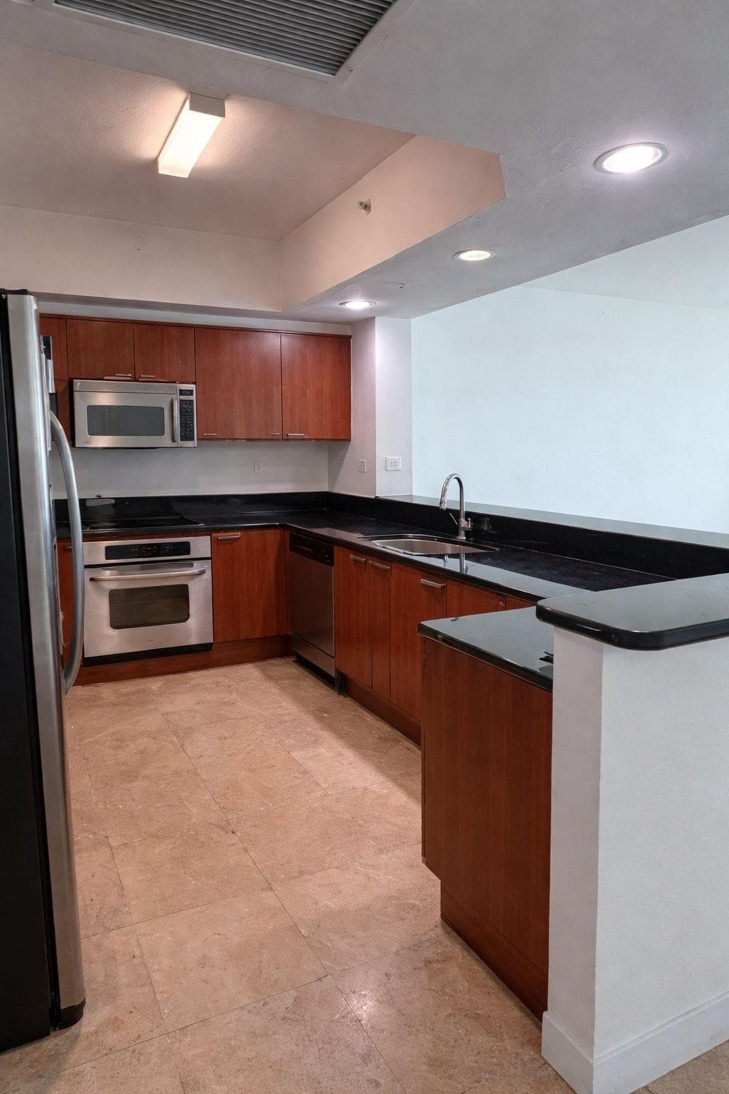 14951 Royal Oaks Lane 1607, North Miami, FL 33181 — photo 2 of 8