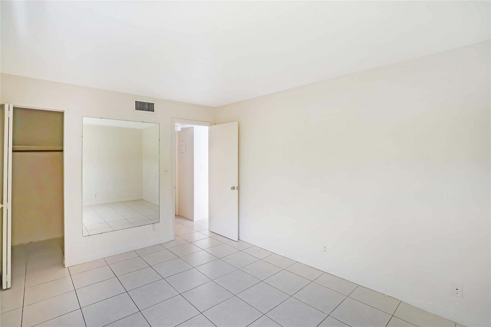 100 SE 21st Street 1-8, Fort Lauderdale, FL 33316 — photo 27 of 32