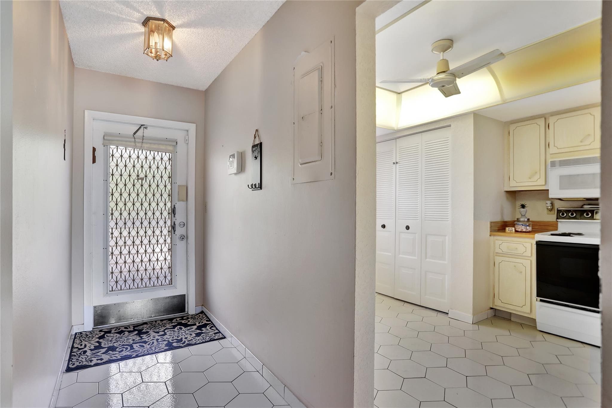 Condominium in Margate — photo 9 of 25