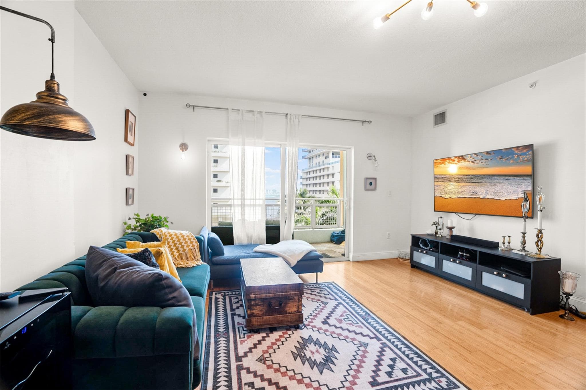 471 NE 25th Street 503, Miami, FL 33137 — photo 1 of 29