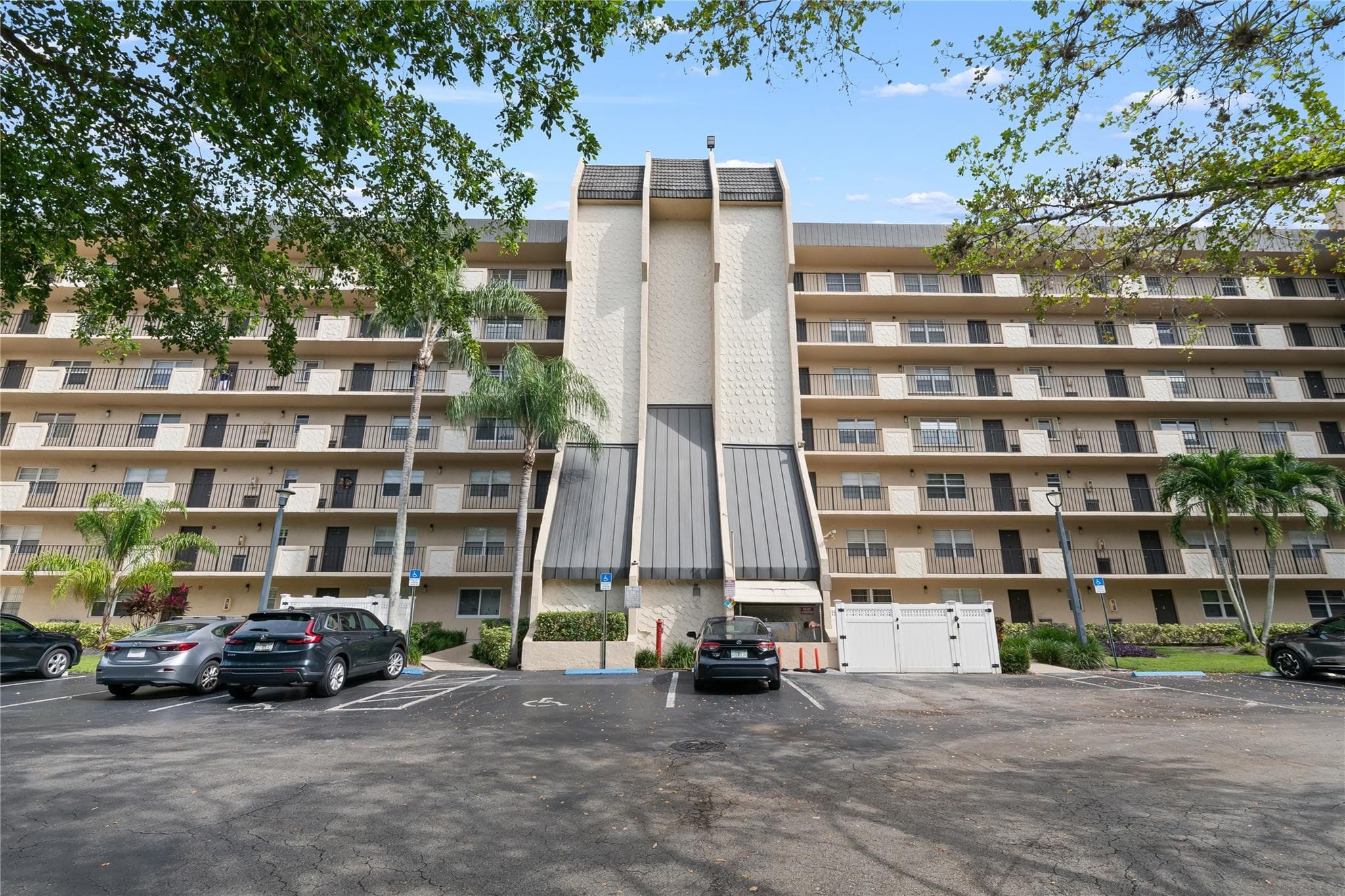 3300 W Rolling Hills Circle 610, Davie, FL 33328 — photo 3 of 17