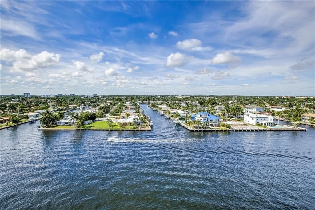 Condominium in Pompano Beach — photo 1 of 34