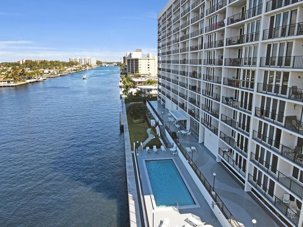 Condominium in Pompano Beach — photo 2 of 34