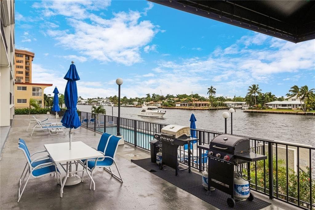 Condominium in Pompano Beach — photo 6 of 34