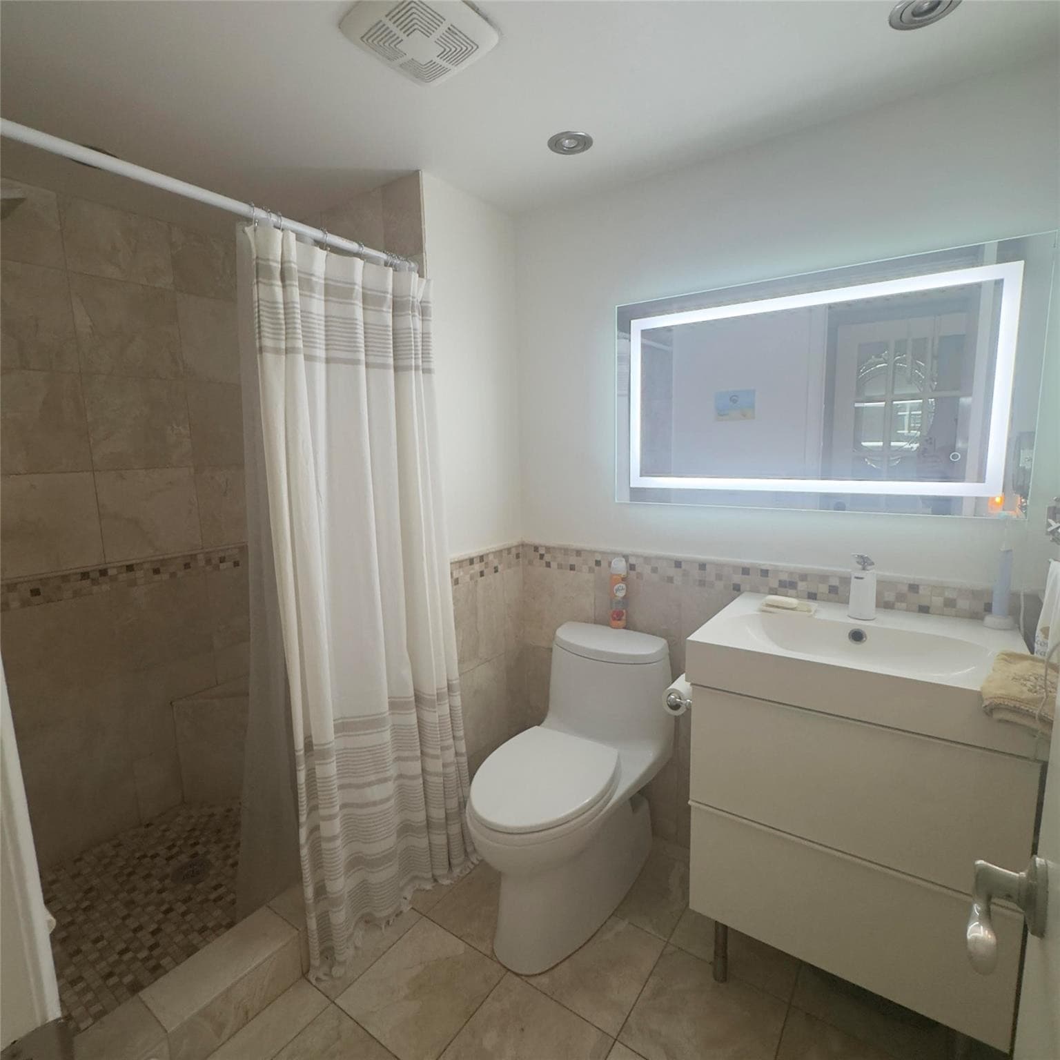 Condominium in Pompano Beach — photo 33 of 34