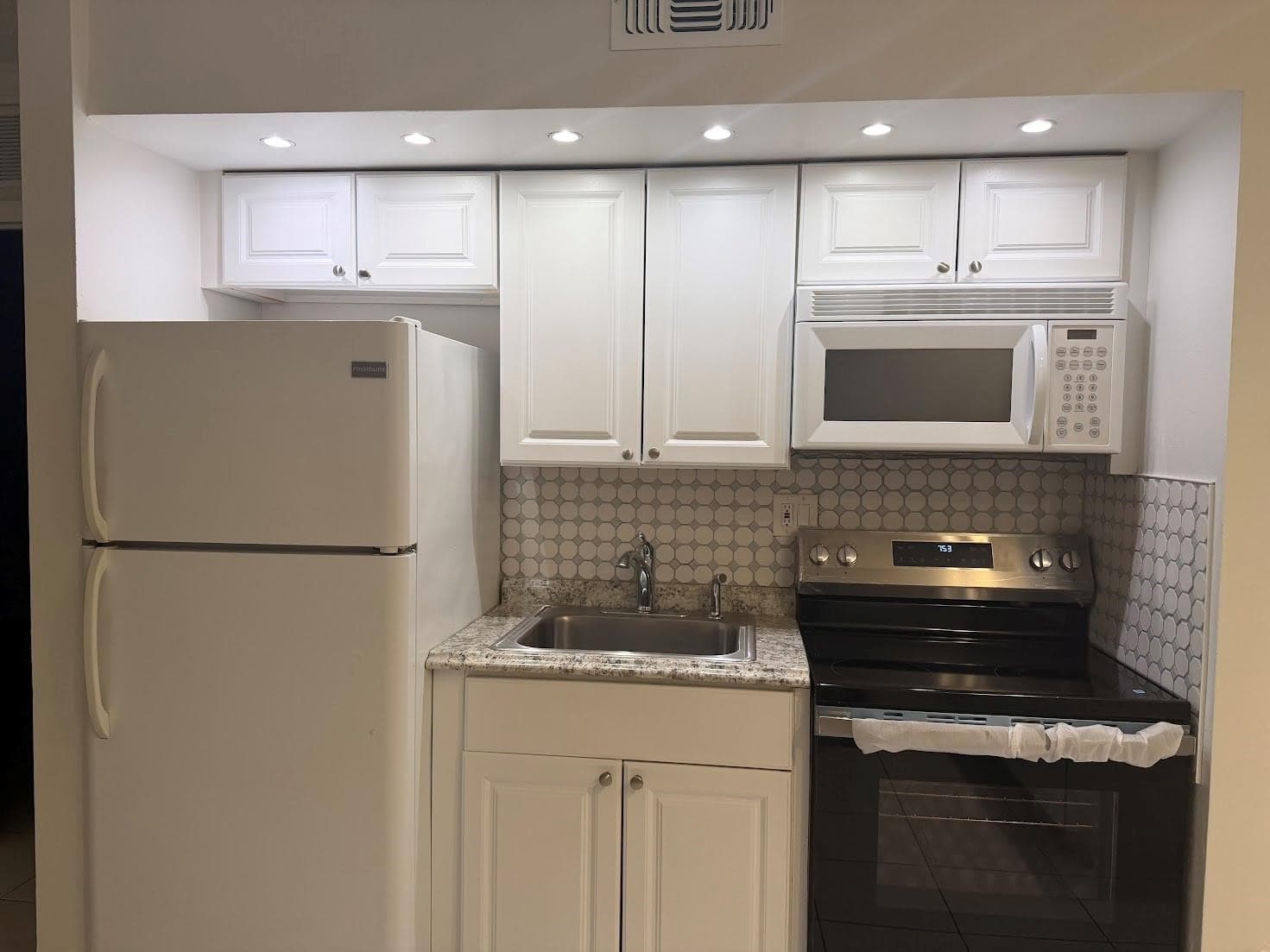 2700 Riverside Drive 302-B, Coral Springs, FL 33065 — photo 5 of 7