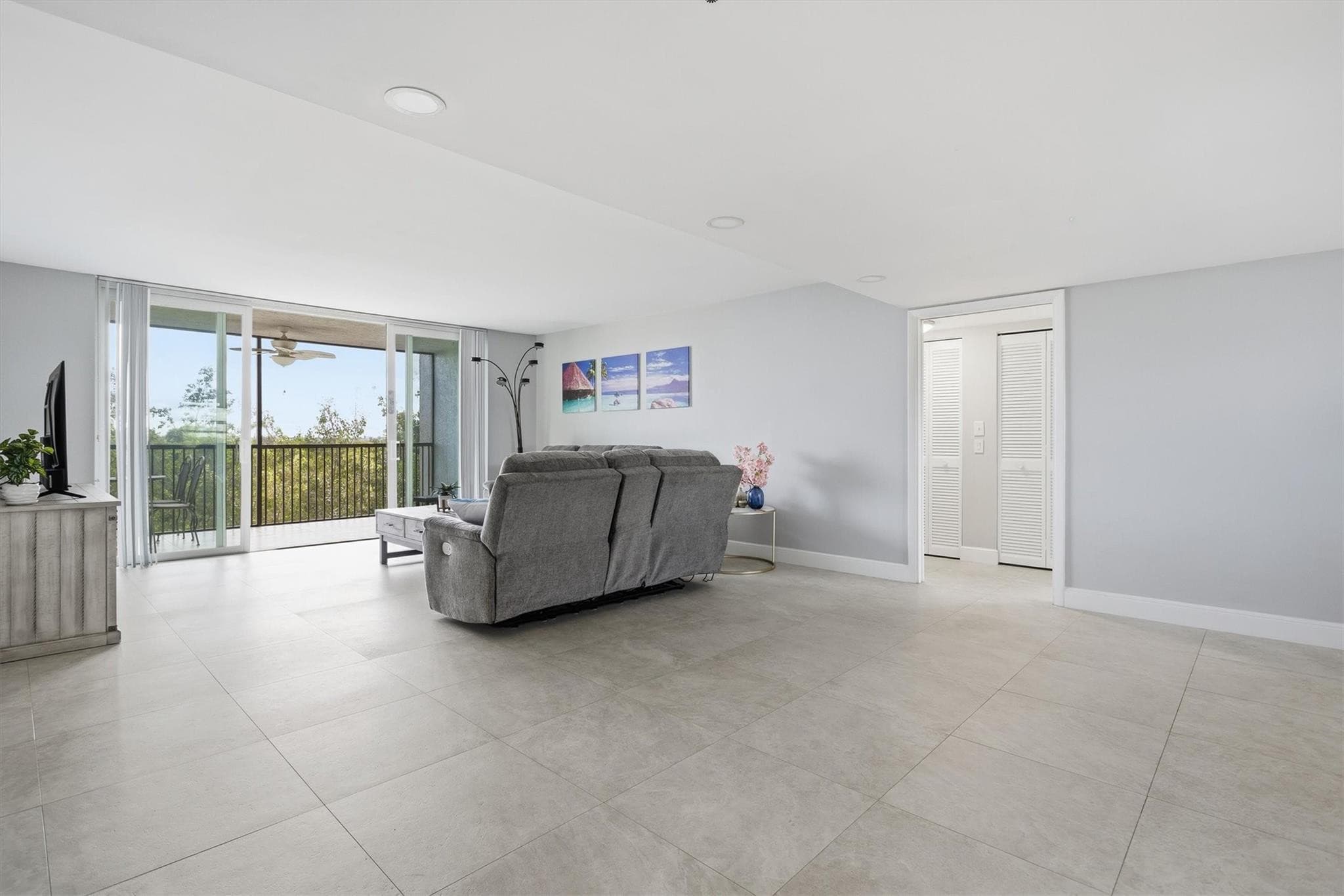 3910 Inverrary Boulevard 708-B, Lauderhill, FL 33319 — photo 5 of 58