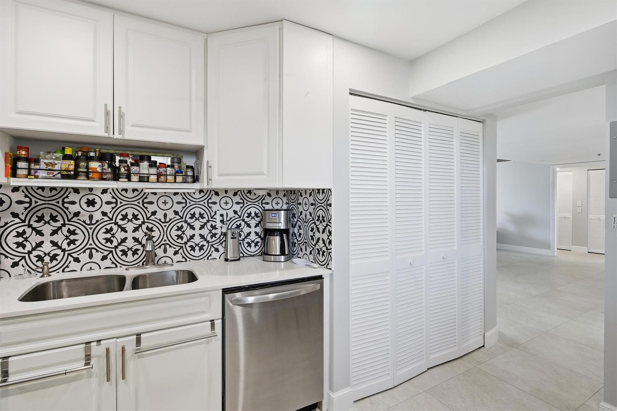 3910 Inverrary Boulevard 708-B, Lauderhill, FL 33319 — photo 17 of 58