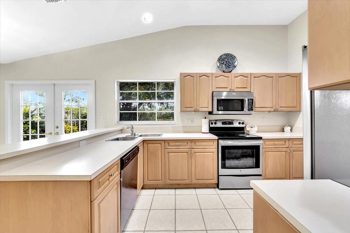 20231 NW 10th Street, Pembroke Pines, FL 33029 — photo 4 of 8