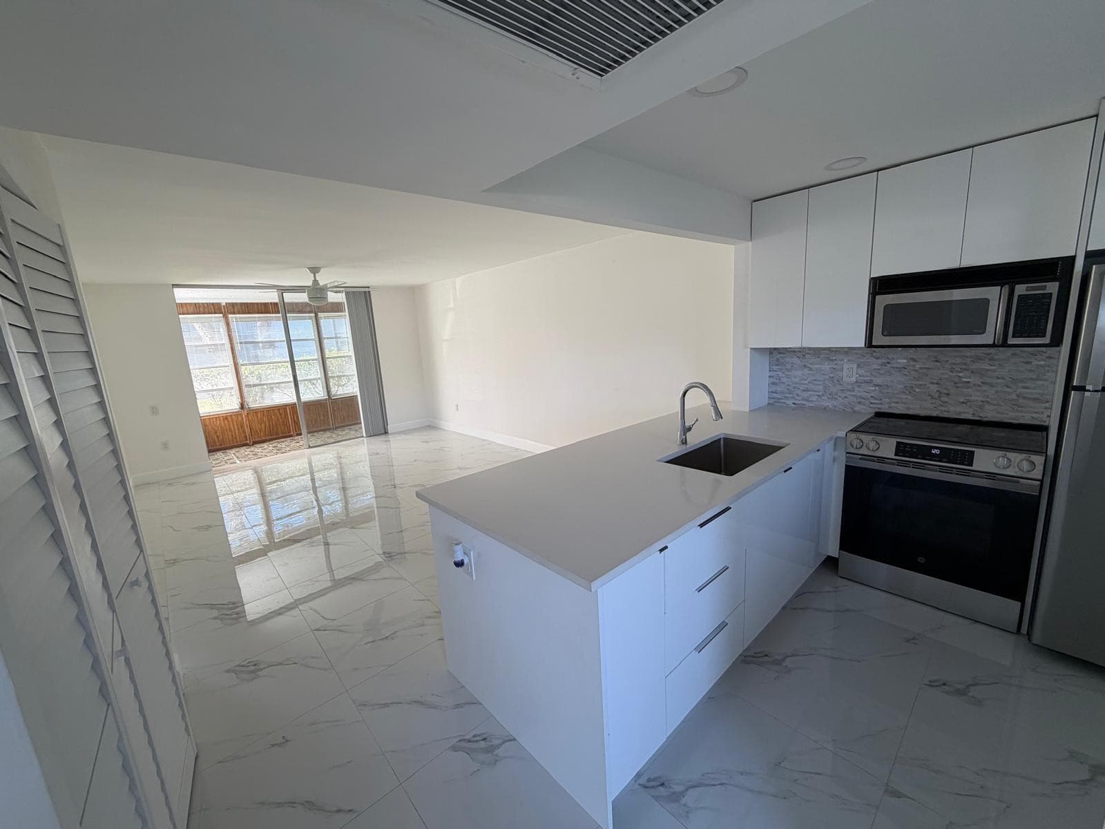 9301 N Lime Bay Boulevard 102, Tamarac, FL 33321 — photo 13 of 31