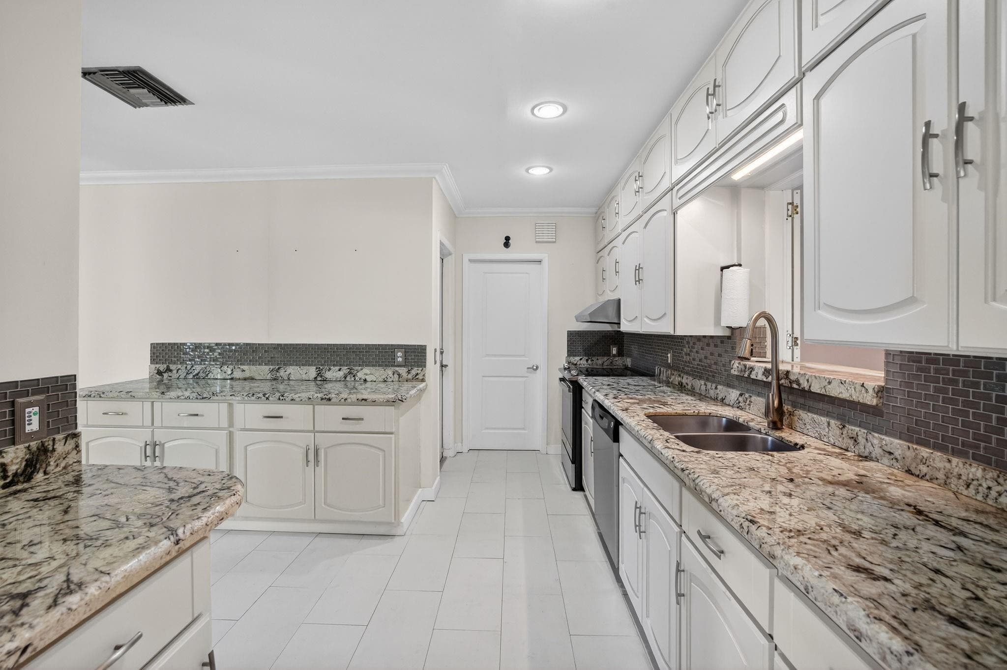 2317 NE 12th Street, Fort Lauderdale, FL 33304 — photo 7 of 50