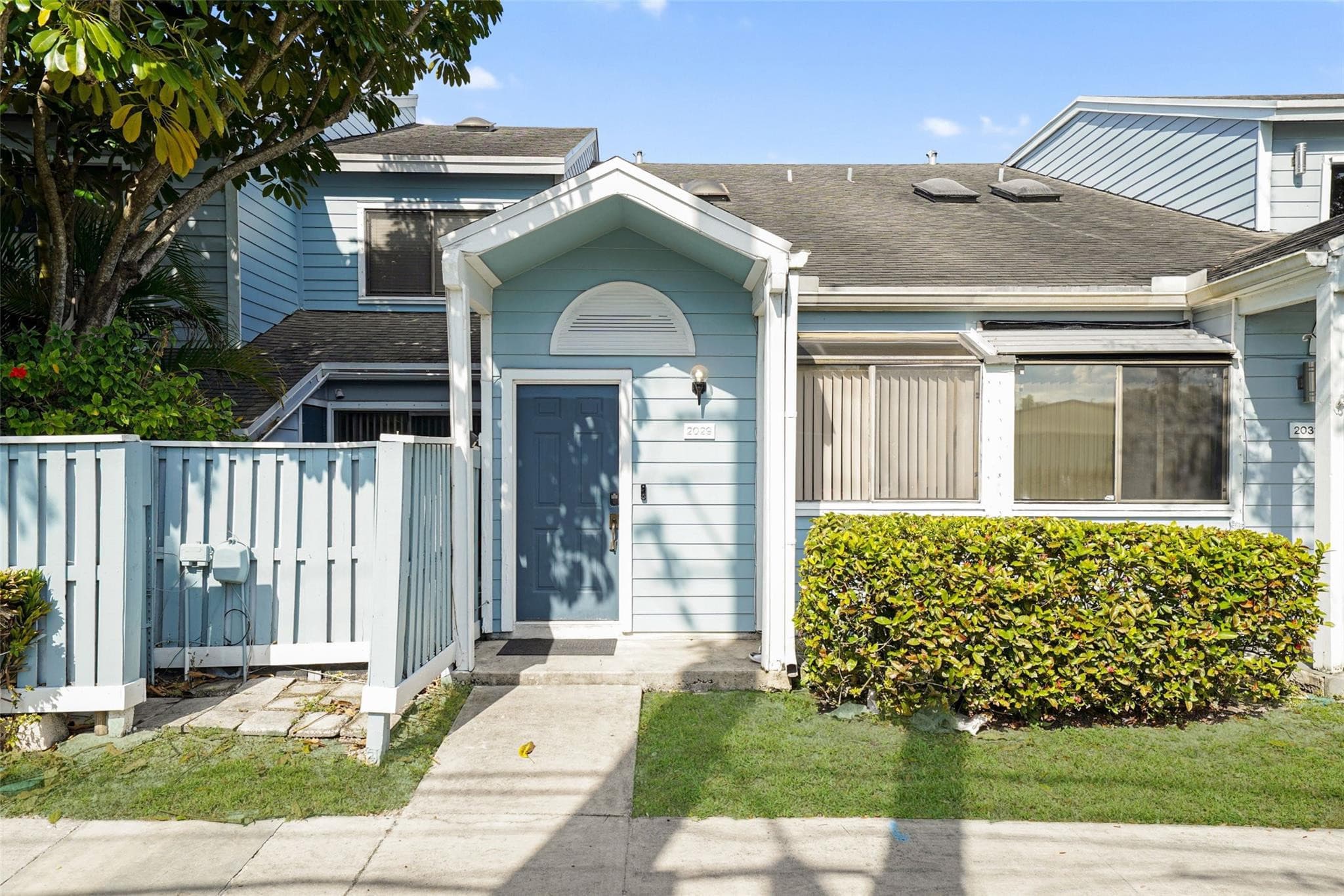 2029 Winners Circle 2029, North Lauderdale, FL 33068 — photo 1 of 18