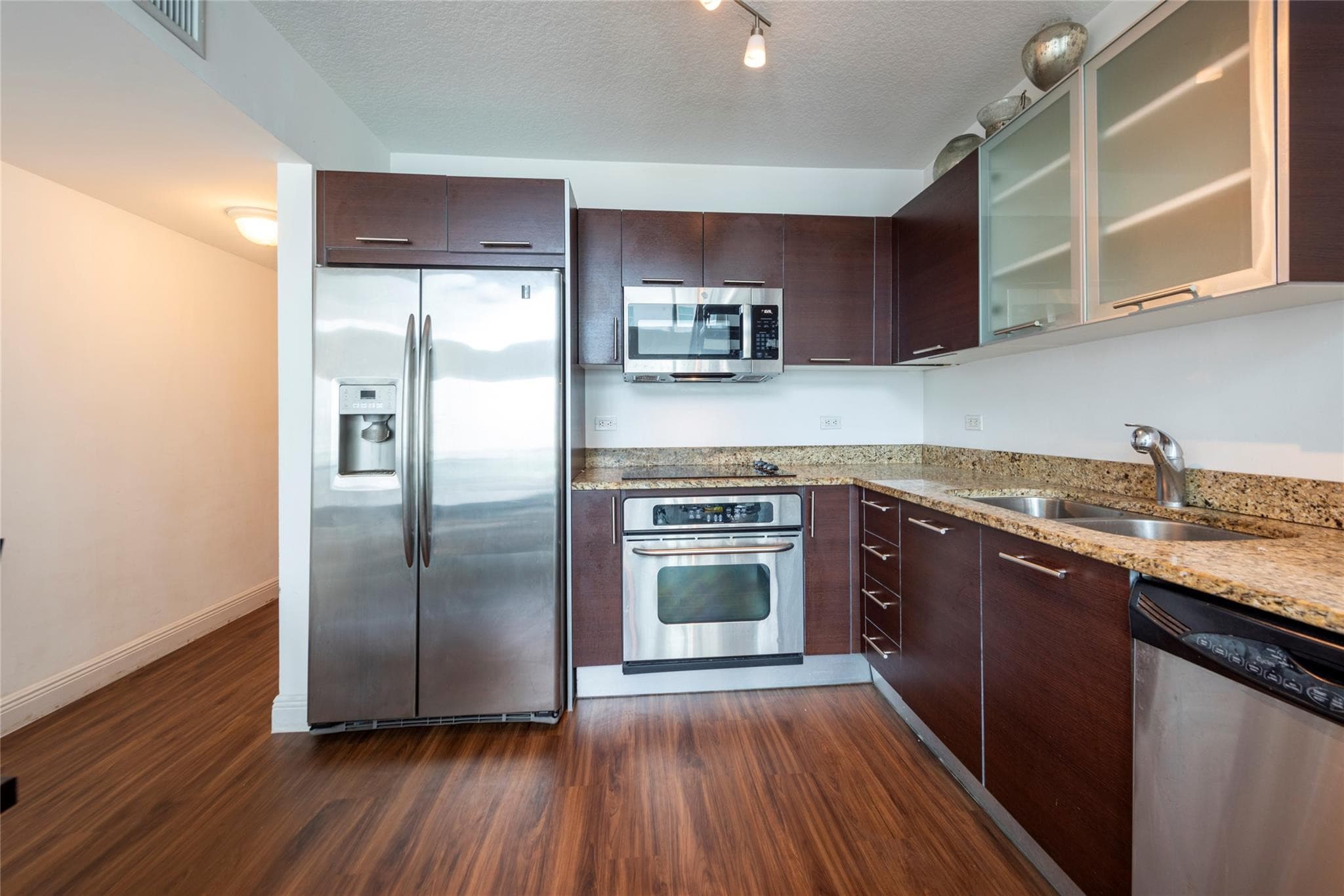 41 SE 5th Street 1315, Miami, FL 33131 — photo 10 of 31