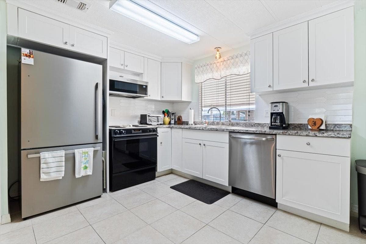 5389 NW 3rd Avenue, Deerfield Beach, FL 33064 — photo 6 of 52