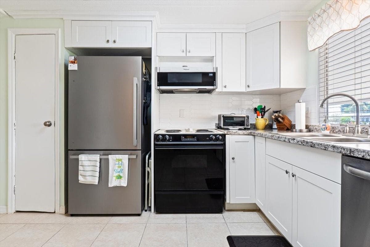 5389 NW 3rd Avenue, Deerfield Beach, FL 33064 — photo 9 of 52