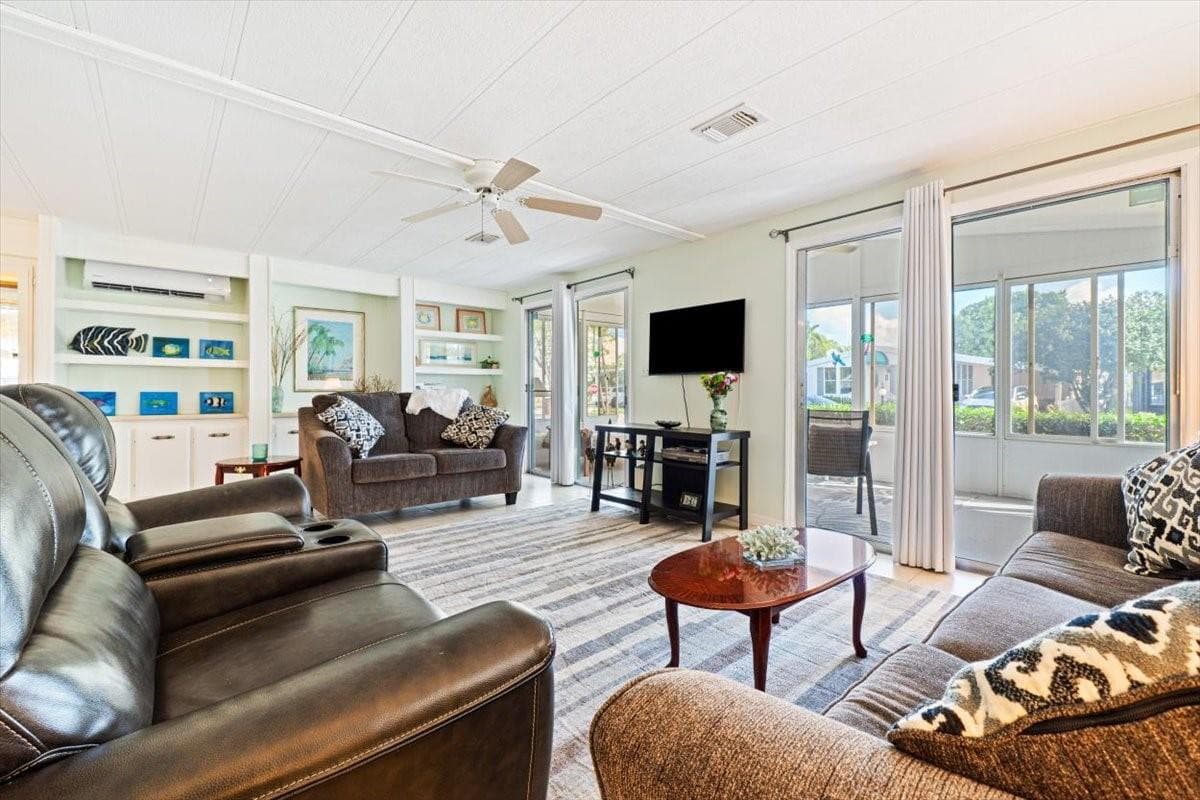 5389 NW 3rd Avenue, Deerfield Beach, FL 33064 — photo 15 of 52