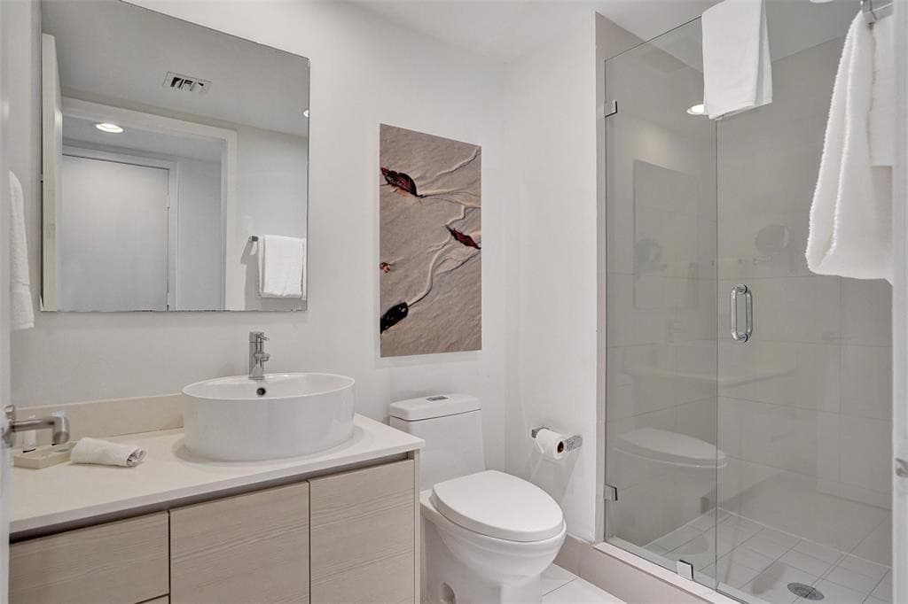 Condominium in Hallandale Beach — photo 4 of 29