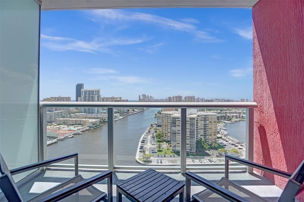 Condominium in Hallandale Beach — photo 9 of 29