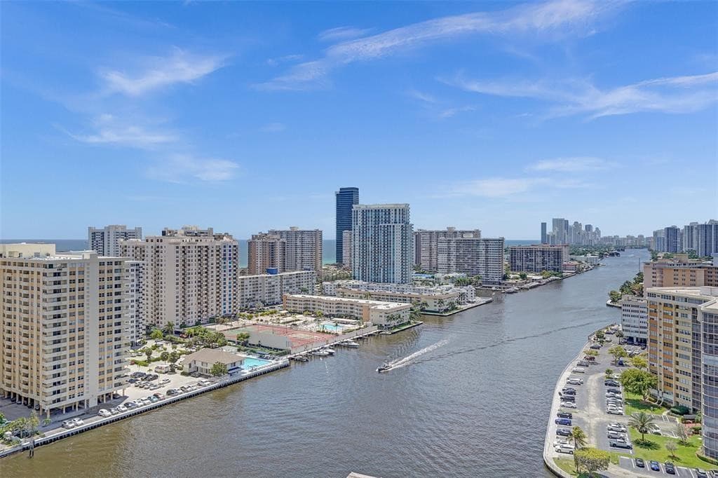 Condominium in Hallandale Beach — photo 10 of 29