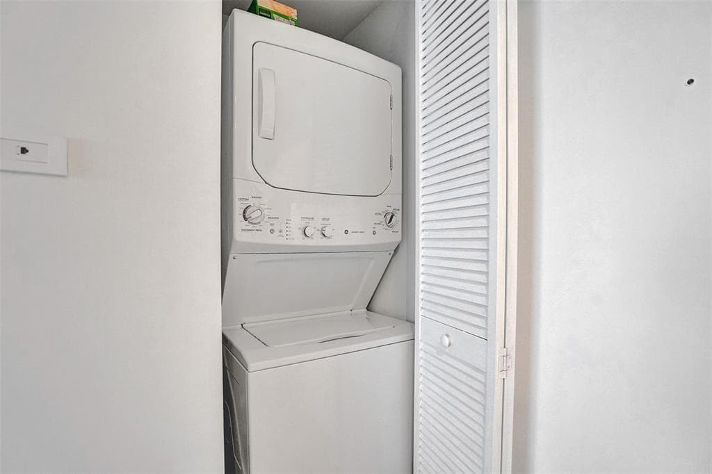 Condominium in Hallandale Beach — photo 13 of 29