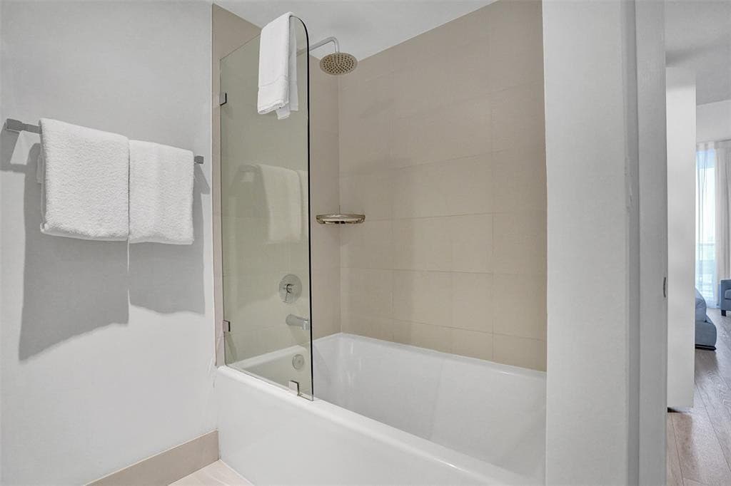 Condominium in Hallandale Beach — photo 14 of 29