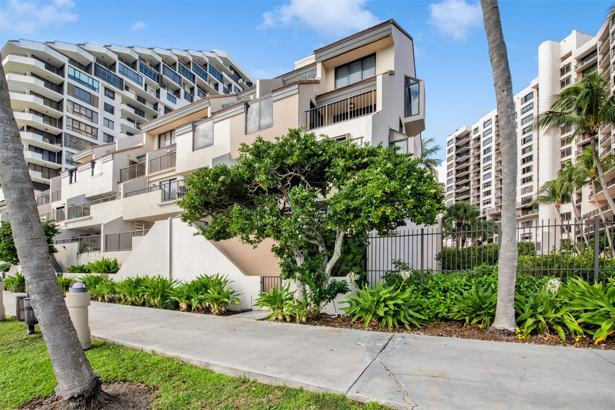 520 E Brickell Key Drive BH25, Miami, FL 33131 — photo 4 of 46