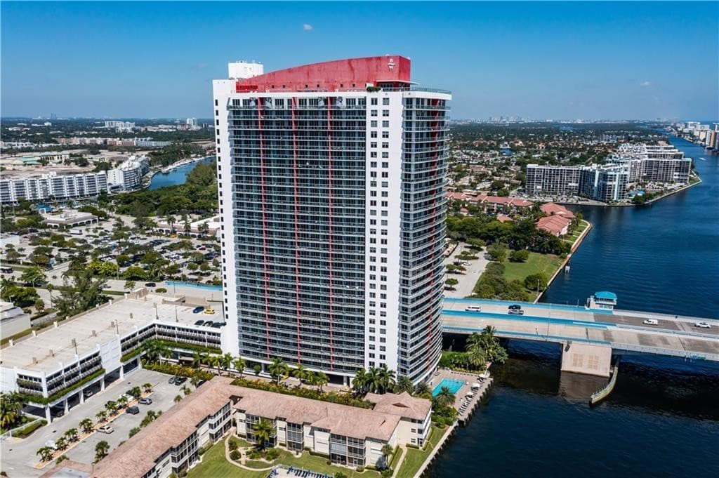 Condominium in Hallandale Beach — photo 25 of 29