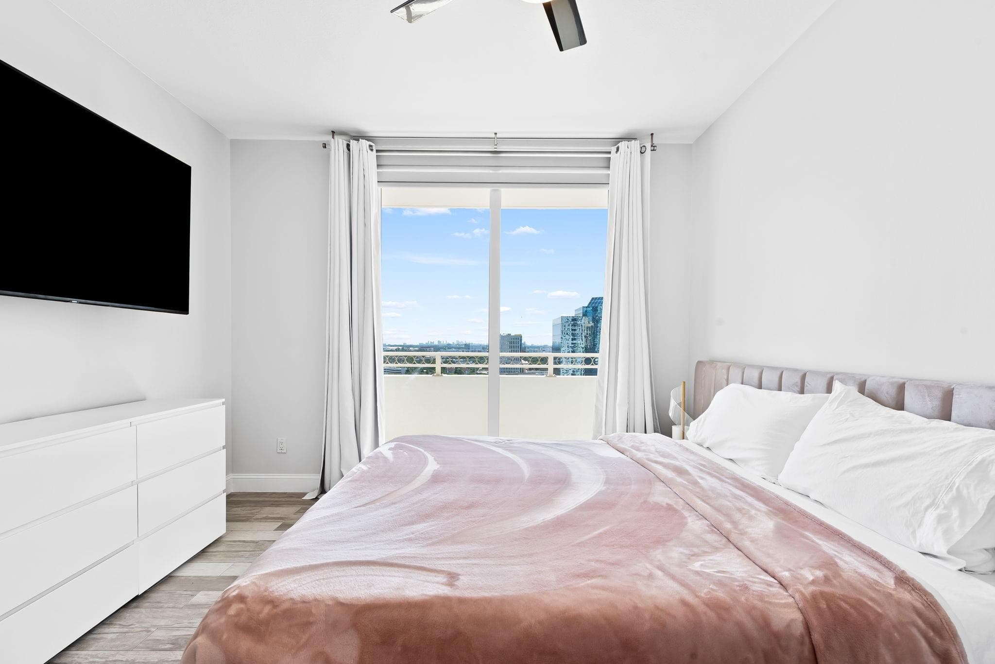 511 SE 5th Avenue 1709, Fort Lauderdale, FL 33301 — photo 11 of 43