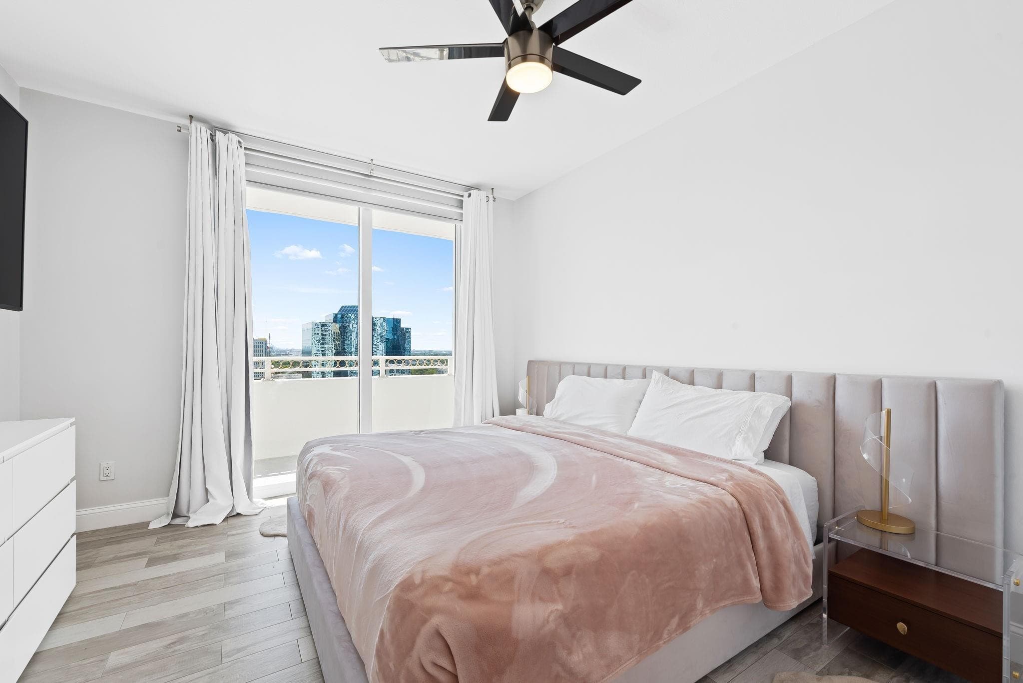511 SE 5th Avenue 1709, Fort Lauderdale, FL 33301 — photo 12 of 43