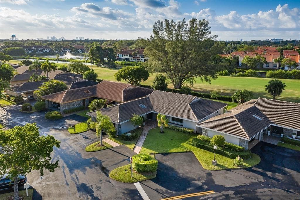 3650 N 36th Avenue 51, Hollywood, FL 33021 — photo 3 of 33