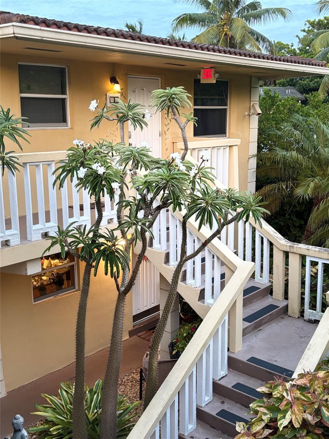 811 NE 14th Place 6, Fort Lauderdale, FL 33304 — photo 1 of 2