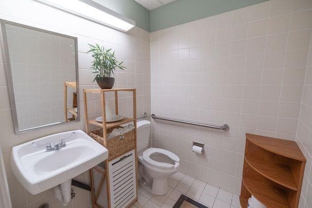 1732 NE 26th Street 202, Wilton Manors, FL 33305 — photo 5 of 20