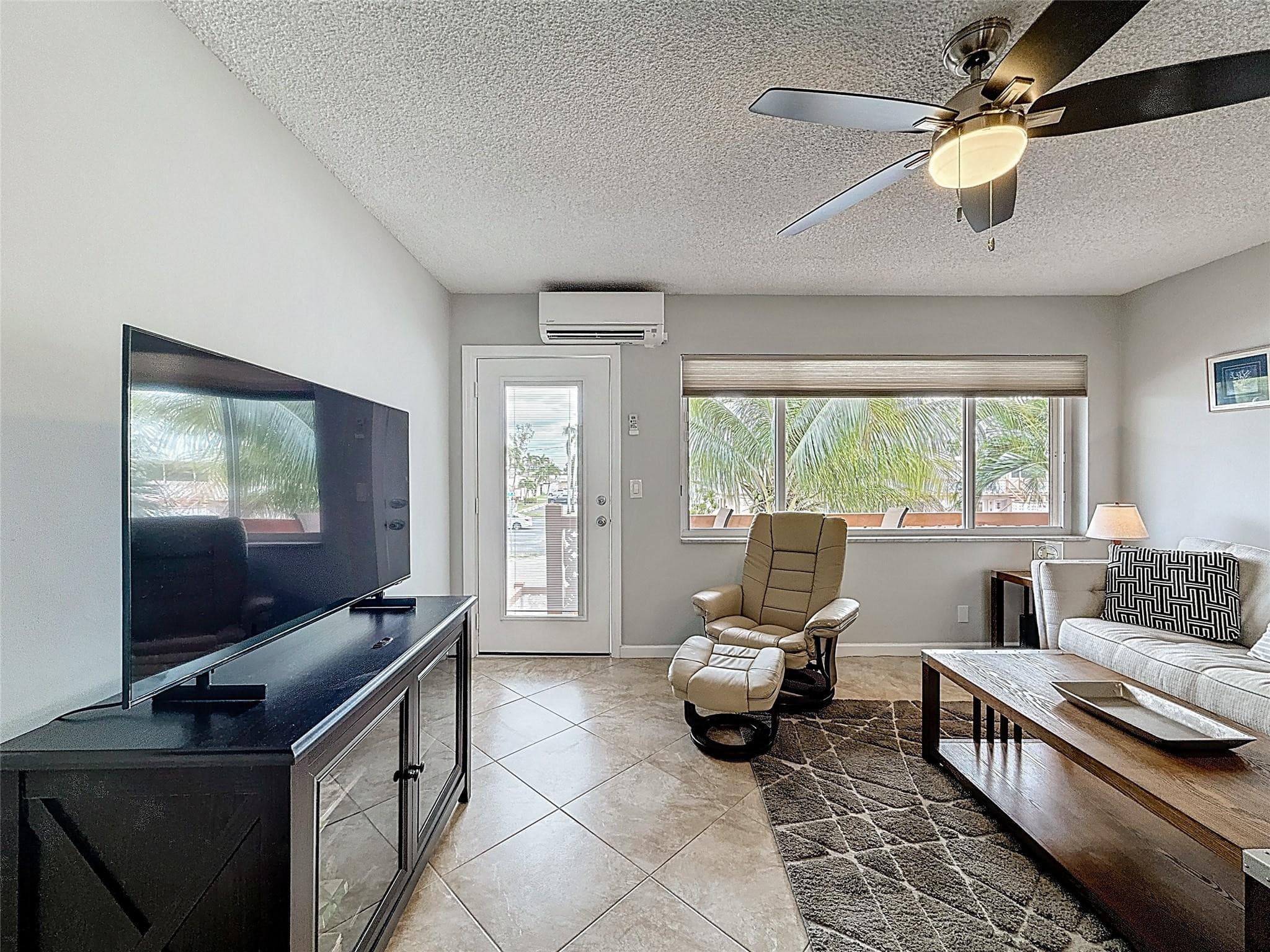 800 SW 11th Avenue 12, Hallandale Beach, FL 33009 — photo 4 of 24