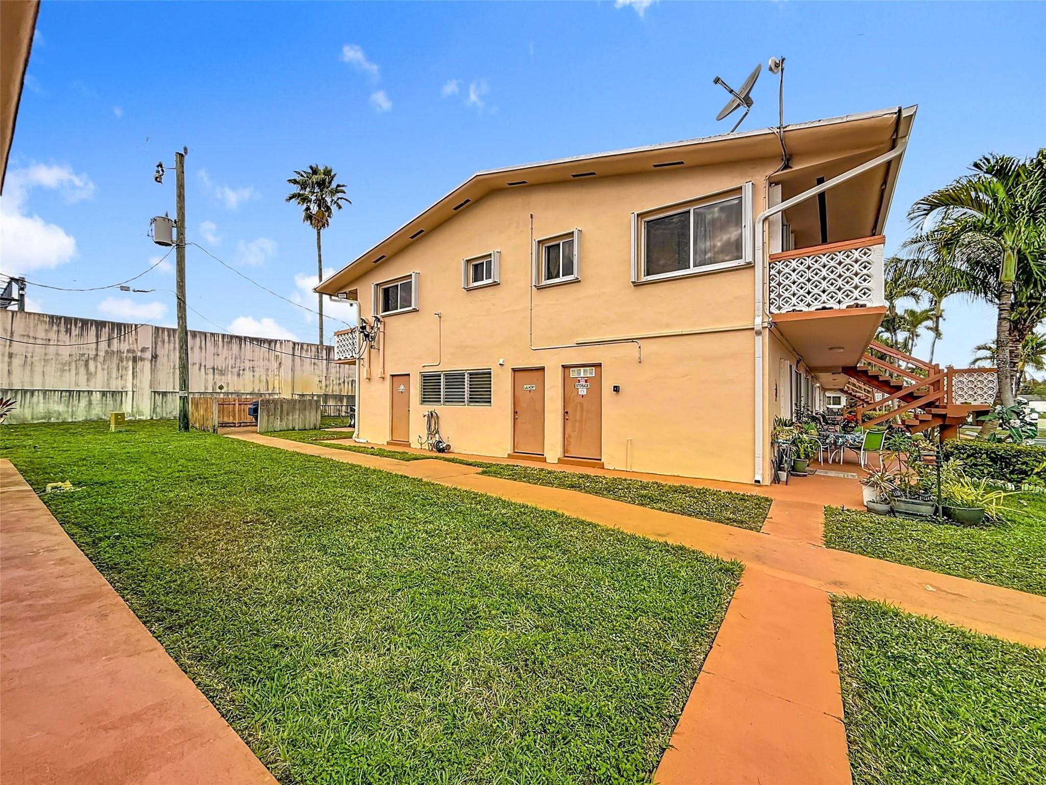 800 SW 11th Avenue 12, Hallandale Beach, FL 33009 — photo 16 of 24