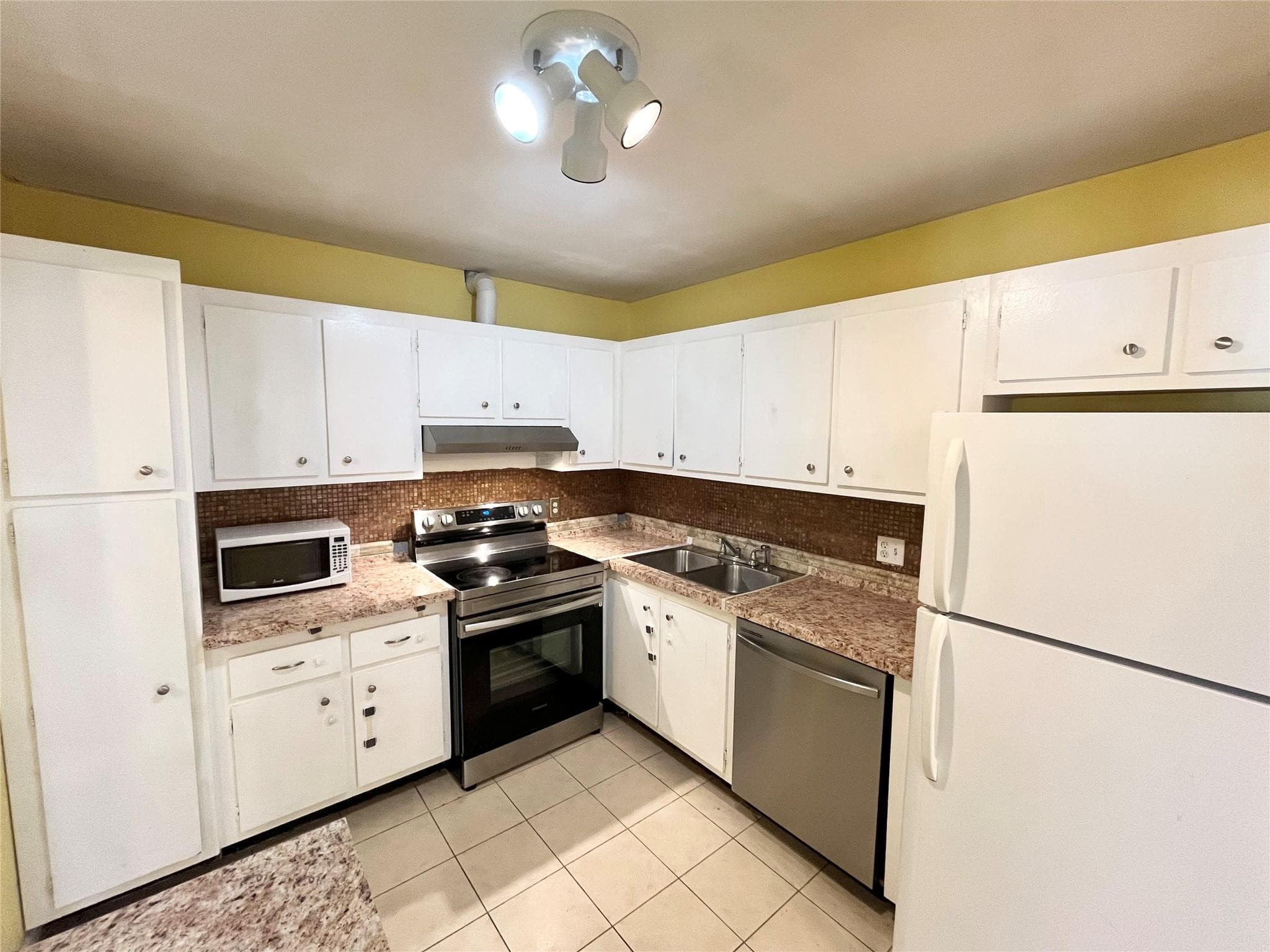 700 SE 2nd Avenue 416, Deerfield Beach, FL 33441 — photo 5 of 28