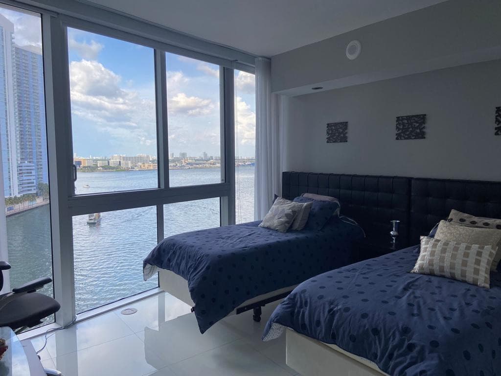 465 Brickell Avenue 1201, Miami, FL 33131 — photo 17 of 30