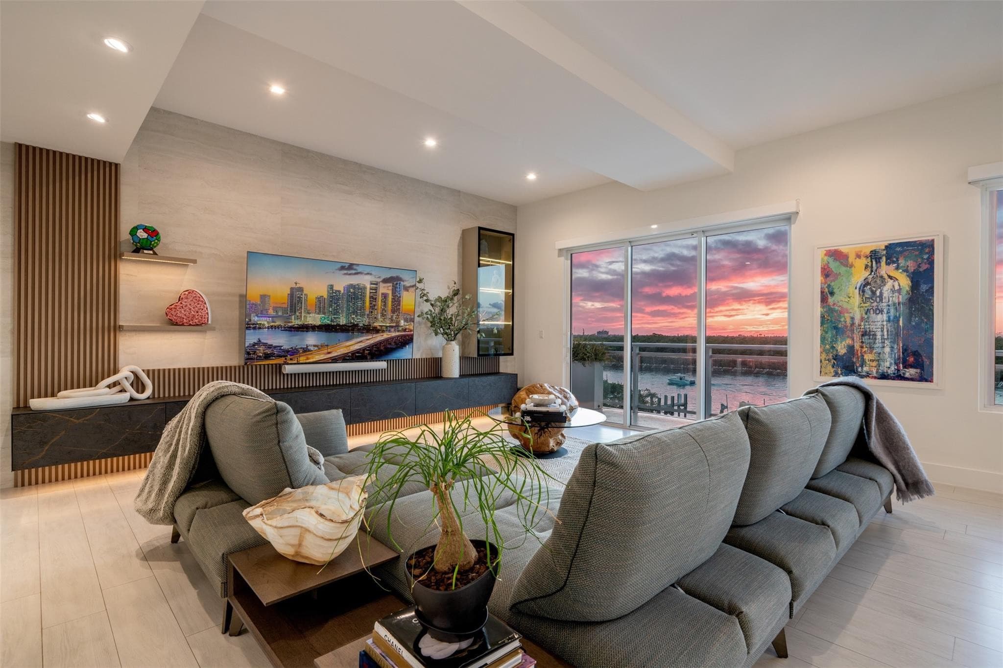 350 Desoto Street, Hollywood, FL 33019 — photo 17 of 62