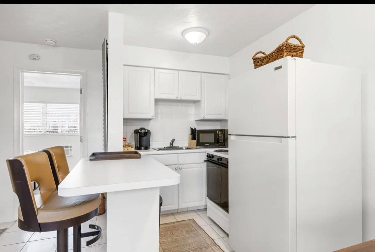 820 NE 16th Avenue 7, Fort Lauderdale, FL 33304 — photo 3 of 9