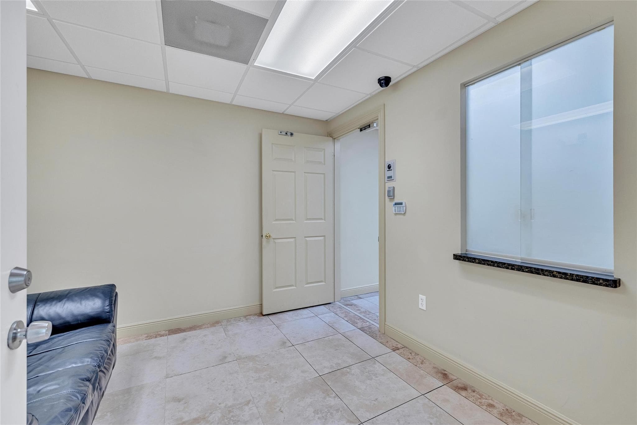 1400 E Oakland Park Boulevard 103, Oakland Park, FL 33334 — photo 3 of 28