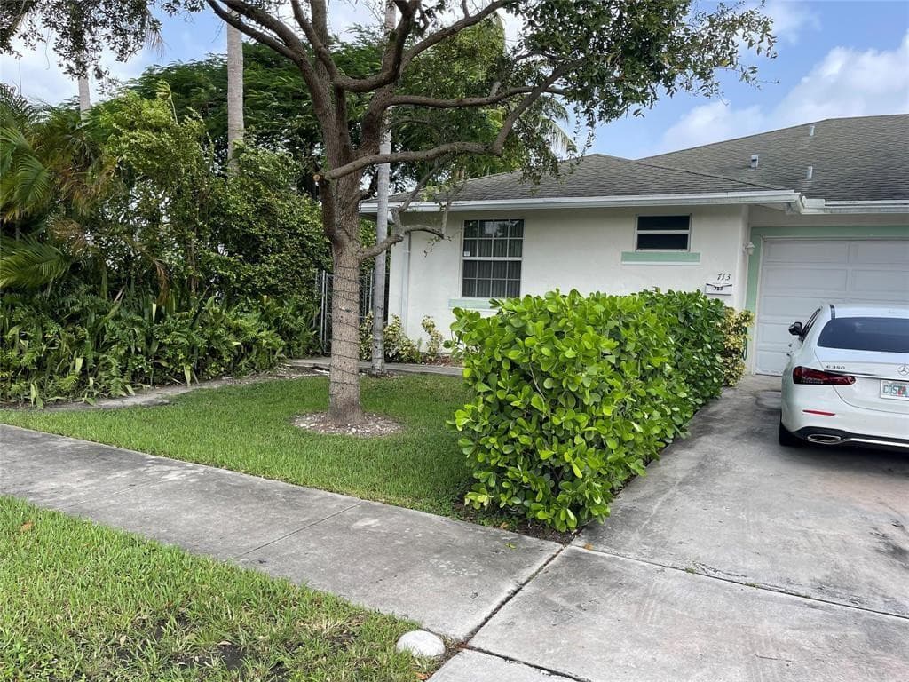 713 NE 4th Street, Hallandale Beach, FL 33009 — photo 2 of 26