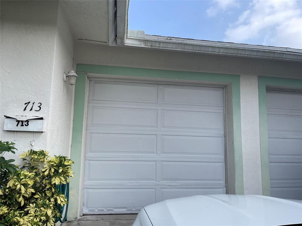 713 NE 4th Street, Hallandale Beach, FL 33009 — photo 4 of 26