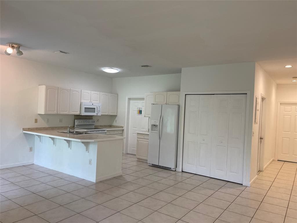 713 NE 4th Street, Hallandale Beach, FL 33009 — photo 8 of 26