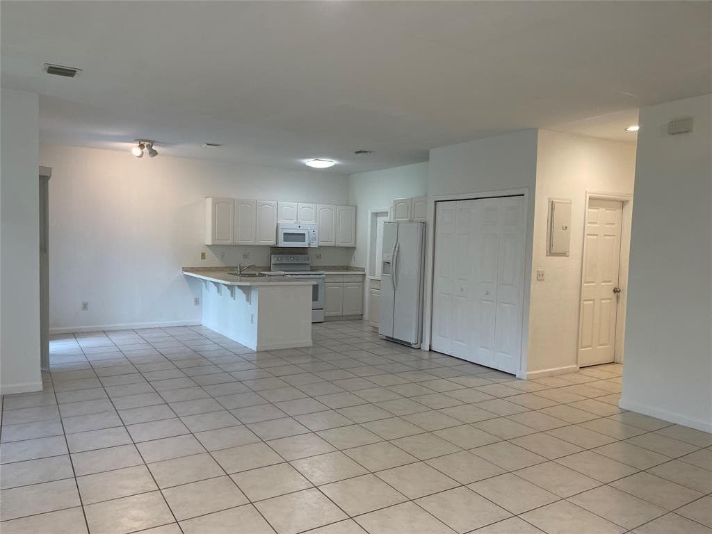 713 NE 4th Street, Hallandale Beach, FL 33009 — photo 9 of 26